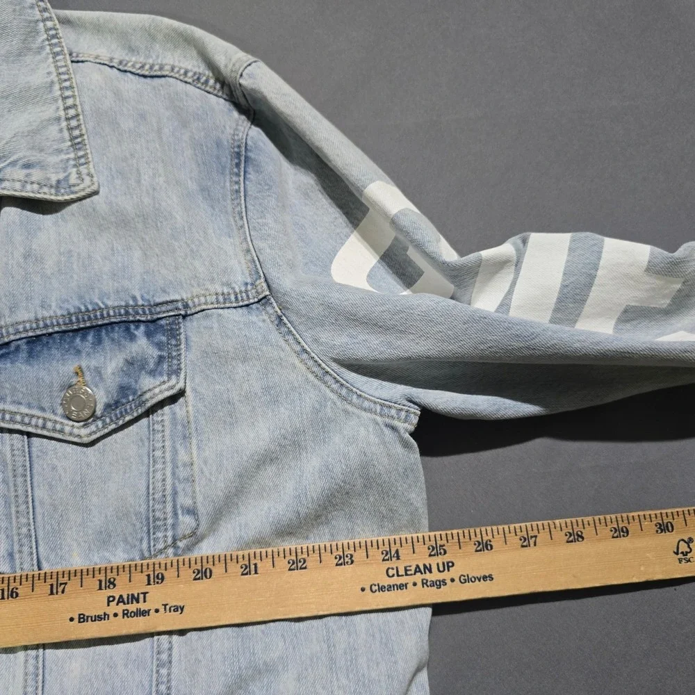 Guess Denim Trucker Jacket Mens XXL Light Wash Logo Sleeve Graphic